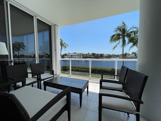 Foto del edificio - 3801 NE 207th St