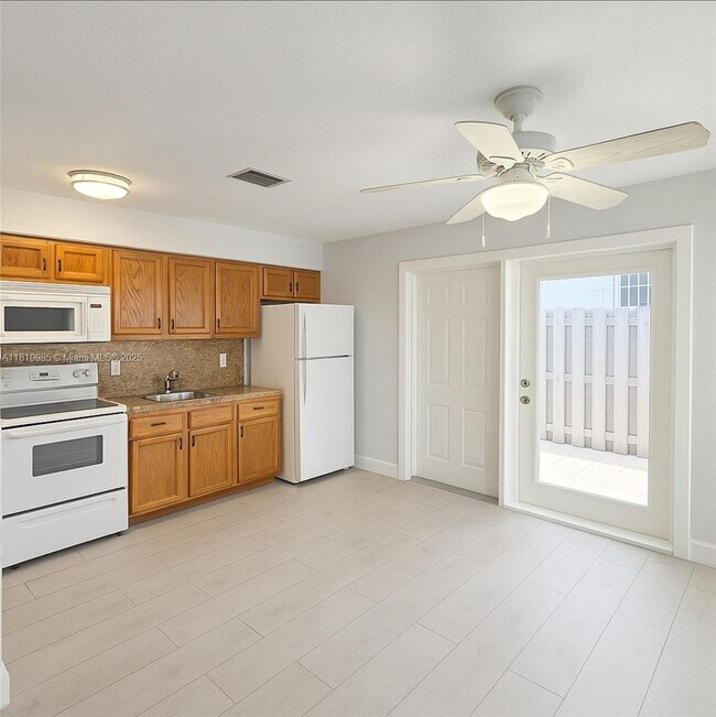 Foto del edificio - 2860 SW 32nd Ave