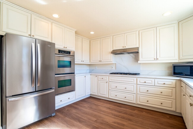 Building Photo - 1908 Broadway St