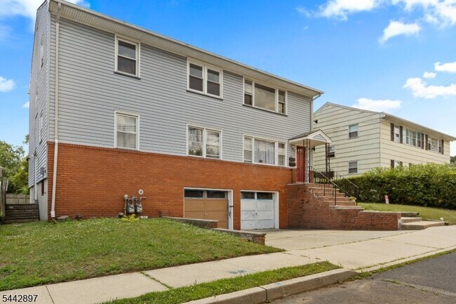 Foto del edificio - 1755 Winfield St