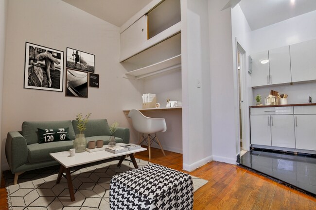 Building Photo - 152 E 85th St