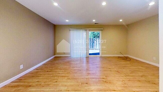 Foto del edificio - 607 N Lakehaven Terrace