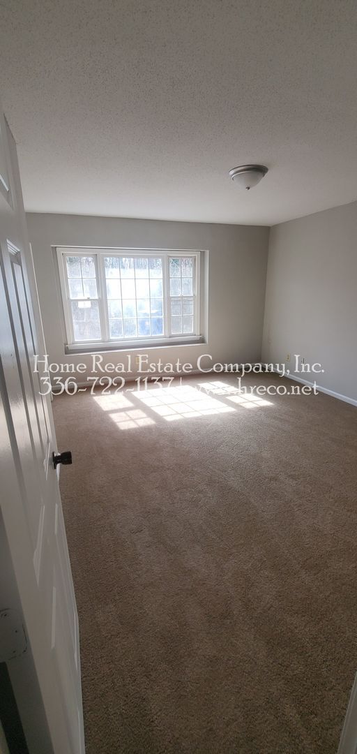 Foto del edificio - 3454 Valley Cliff Dr