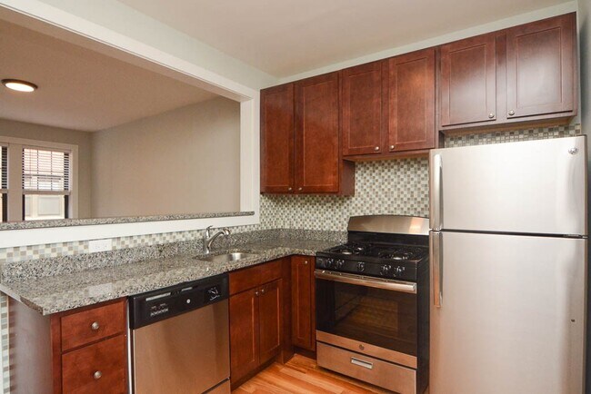 Building Photo - 4337 N Wolcott Ave