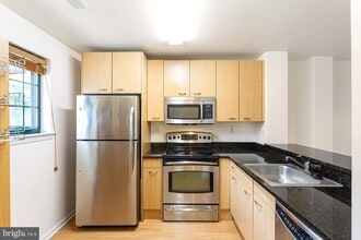 Building Photo - 2 Leverington Ave
