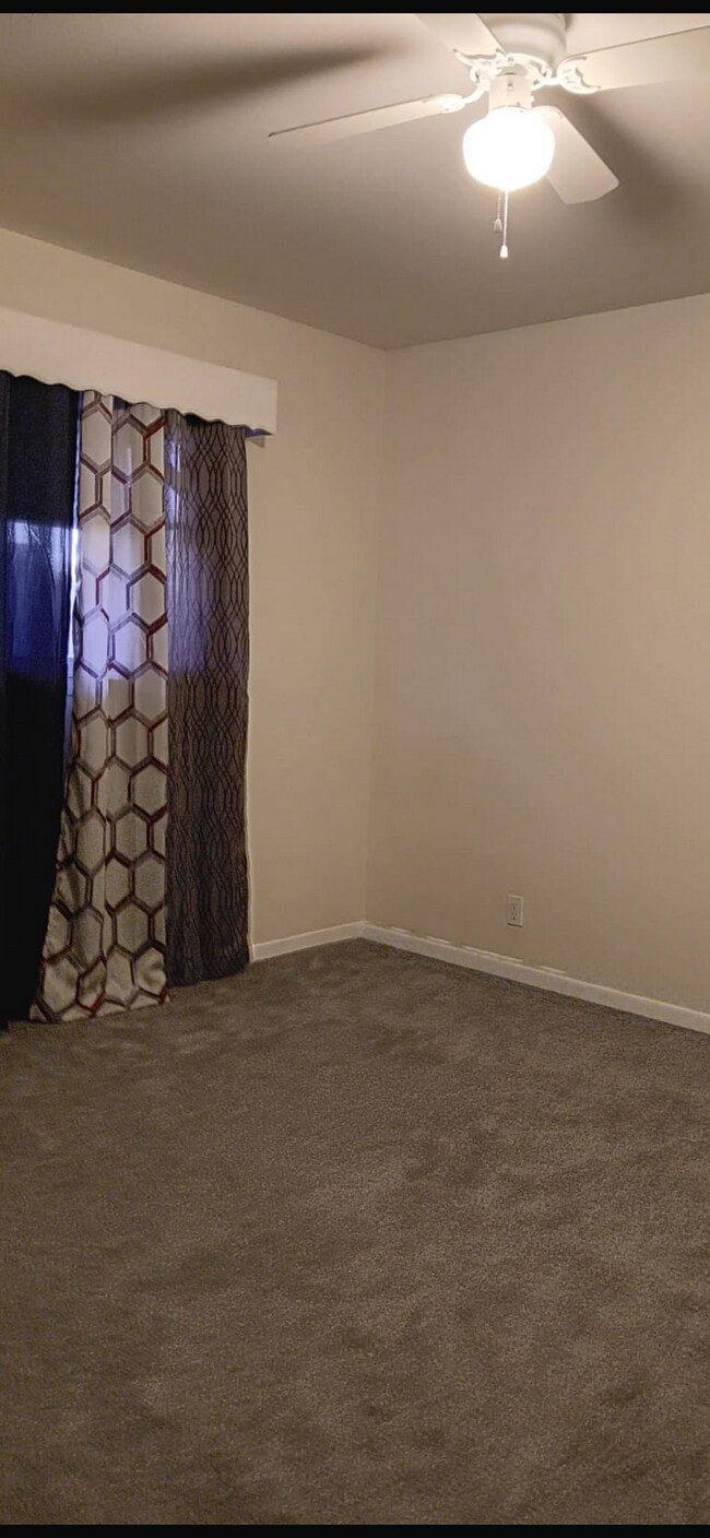 Foto del edificio - 1579 E Avenue Q12