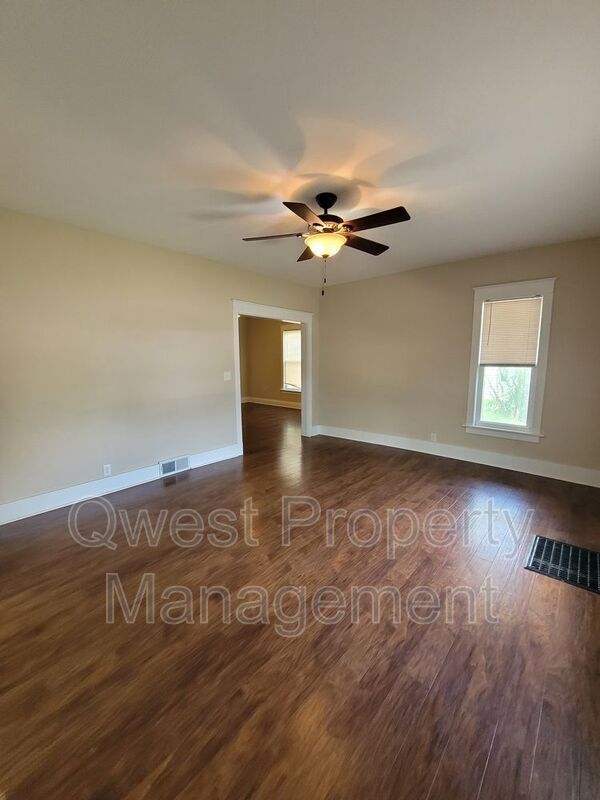 Foto del edificio - 932 Crescent St NE