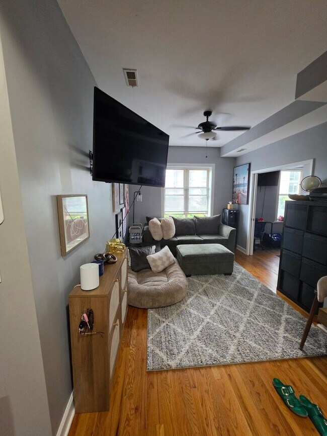 Foto del edificio - 1151 E 61st St