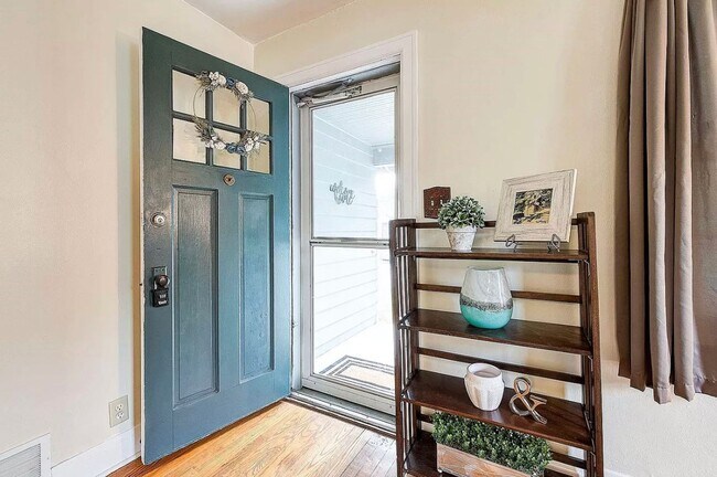 Foto del edificio - 2 bed, 1bath home, 1 car garage