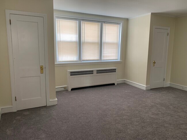 Master Bedroom - 1420 E Duval St