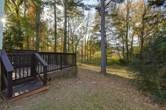 Building Photo - Spacious 4BR/3BA Home with Private In-Law Suite in Quiet Neighborhood