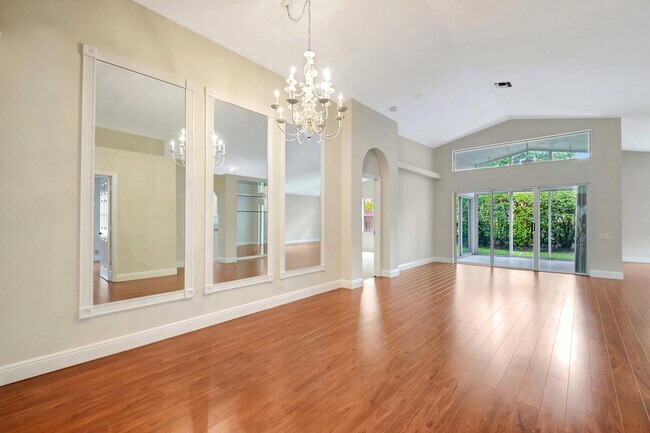 Foto del edificio - 6779 Indianwood Way