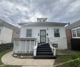 Building Photo - 1677 W 14th Ave