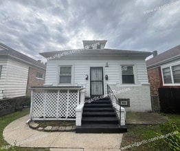 Building Photo - 1677 W 14th Ave