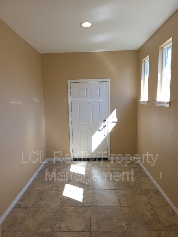 Foto del edificio - 27635 Whisperwood Dr