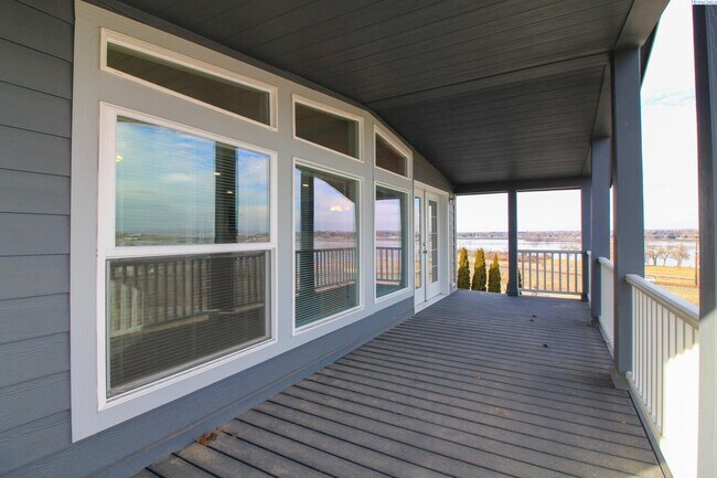 Building Photo - 3 Bed/2 Bath Home in Kennewick