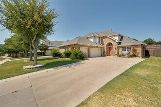 Building Photo - 3013 Brookvale Dr