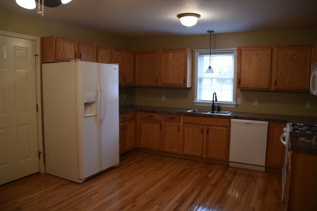 Building Photo - 41 S Liverpool St