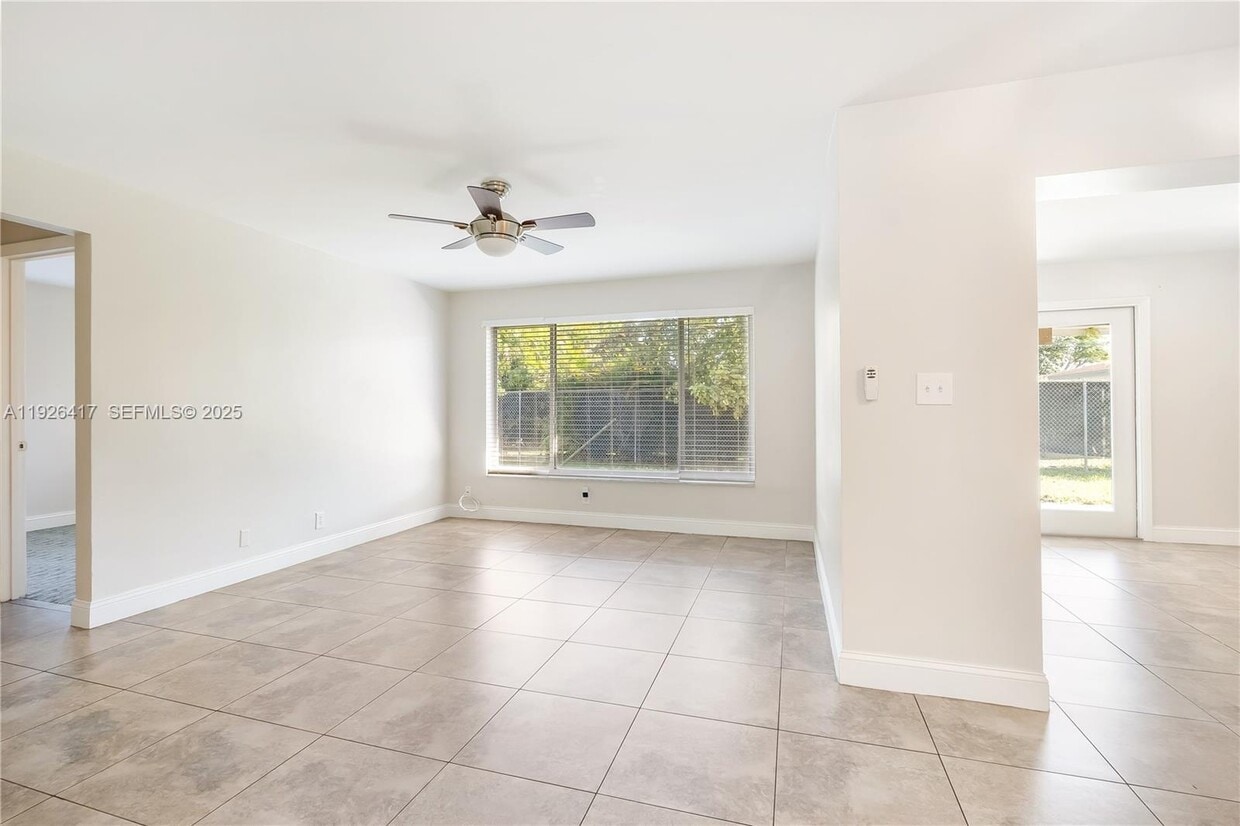 Foto principal - 8172 NW 67th Ave