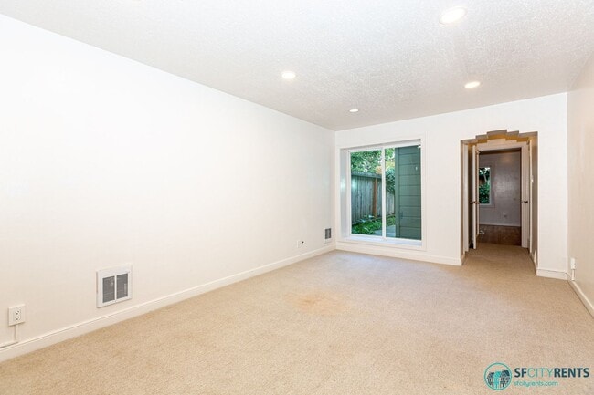 Photo - Marina: 1 Bedroom Garden Apartment w/ Private Patio
