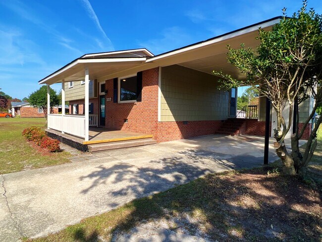 Foto del edificio - Updated 3 Bedroom / 2.5 Bathroom in Jack B...