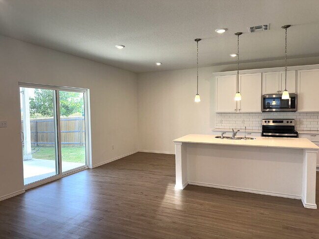 Foto del edificio - Spacious 4 Bed/2.5 Bath in Seguin with Easy I-10 Access