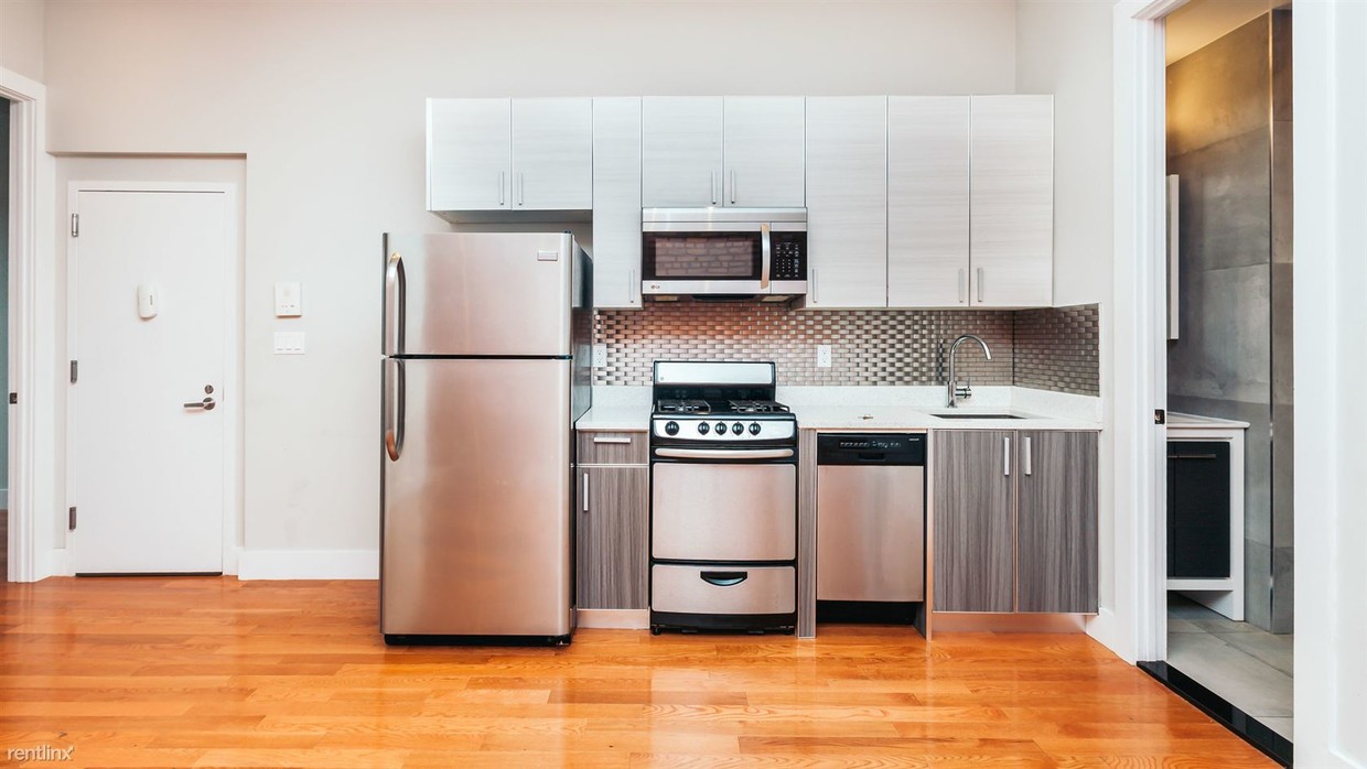 Foto principal - 61-36 Woodbine St