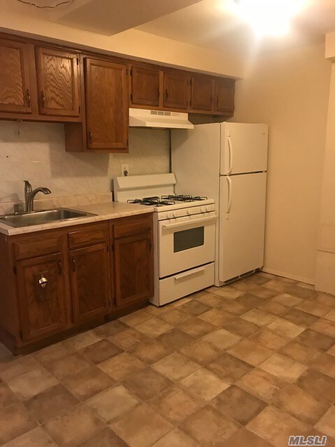 Primary Photo - 150-10 Centerville St