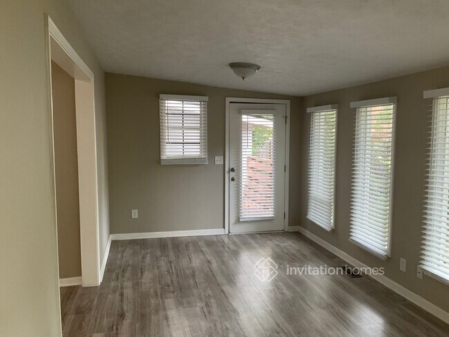 Building Photo - 2300 Pebble Rock W