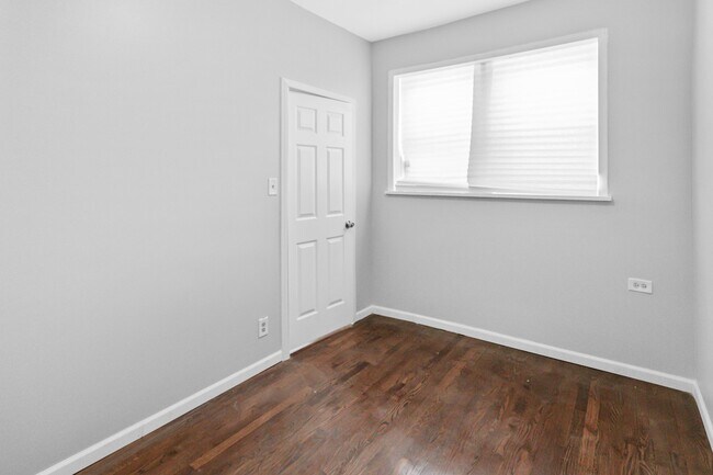 Foto del edificio - Spacious 3-Bedroom | 1-Bath | Shared Laund...