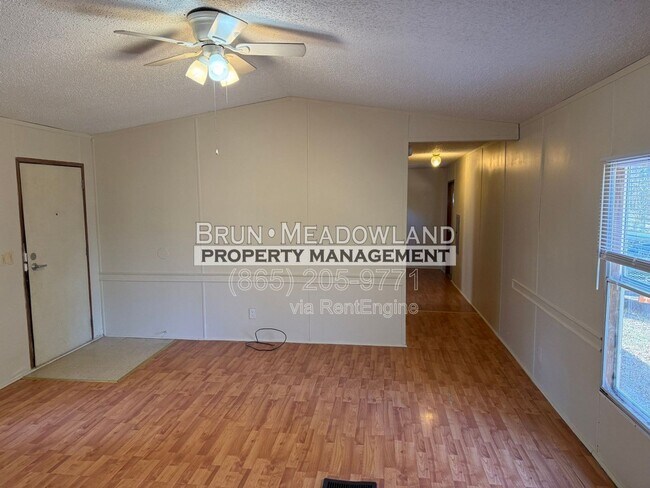 Foto del edificio - 3040 Samples Rd