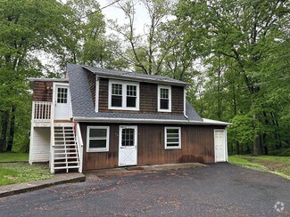 Building Photo - 4036-4038 Manor Dr