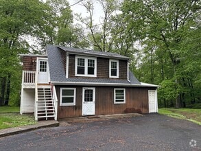 Building Photo - 4036-4038 Manor Dr