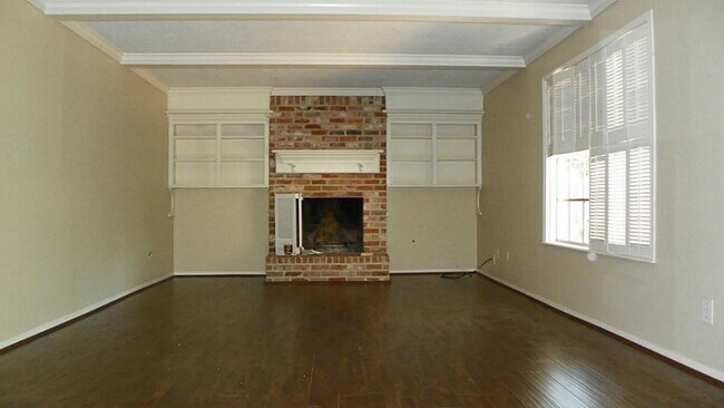 Building Photo - 17911 Butte Creek Rd
