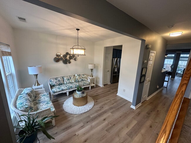 Building Photo - 4036 Holly Villa Cir