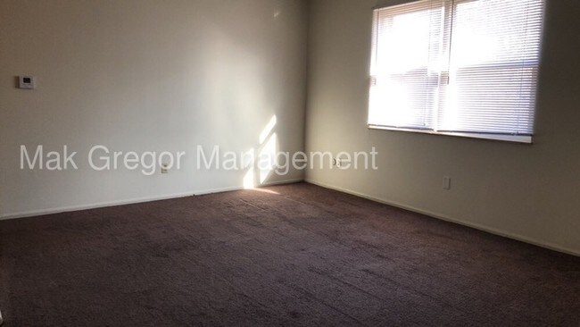 Foto del edificio - 3029 Idle Wilde Blvd
