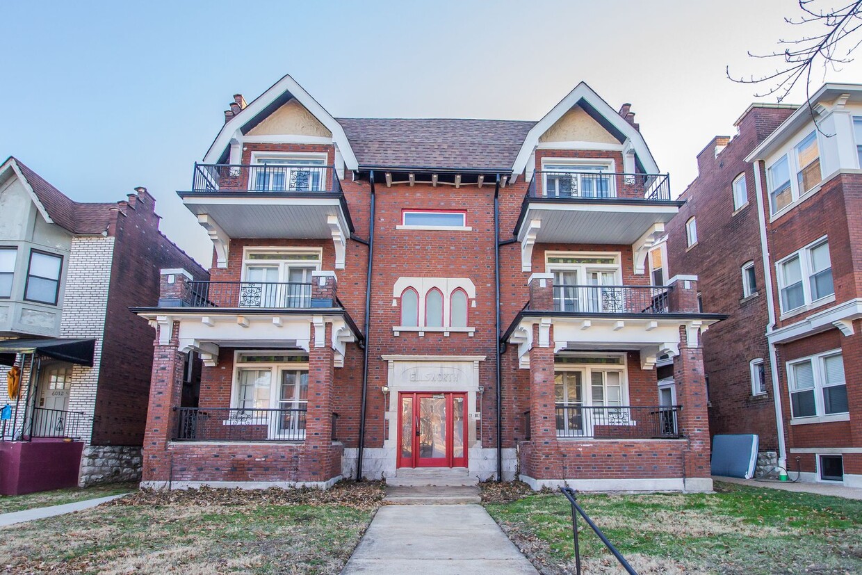 Primary Photo - Rehabbed 2-bedroom apartment in the heart ...
