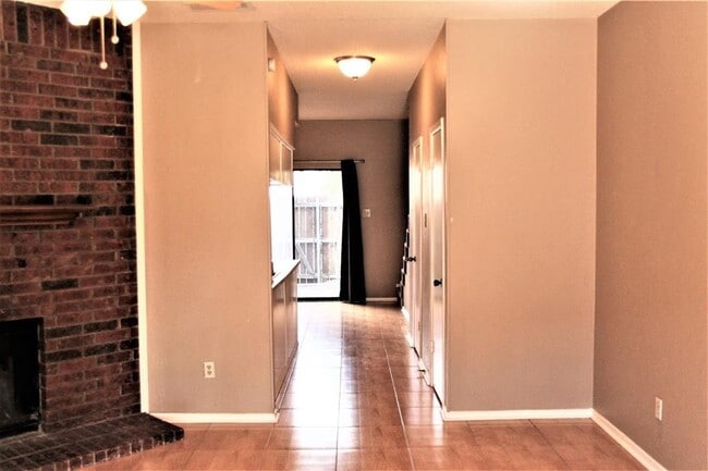 Building Photo - 228 Samuel Blvd