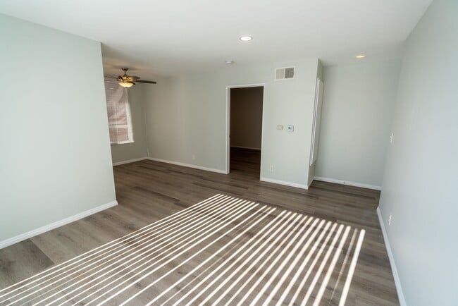 Interior Photo - 314 South Manhattan Place