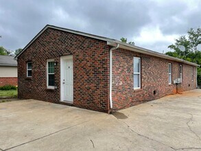 Building Photo - 1304 Bencini Pl