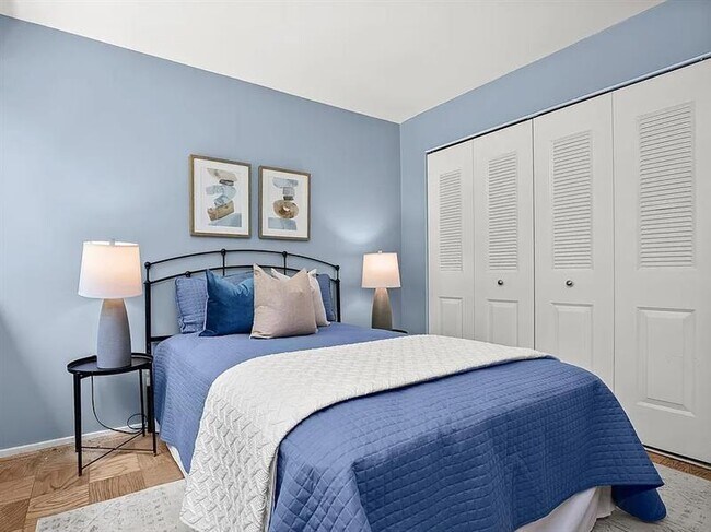 Building Photo - Stunning 2bedroom 2bath condo in great con...