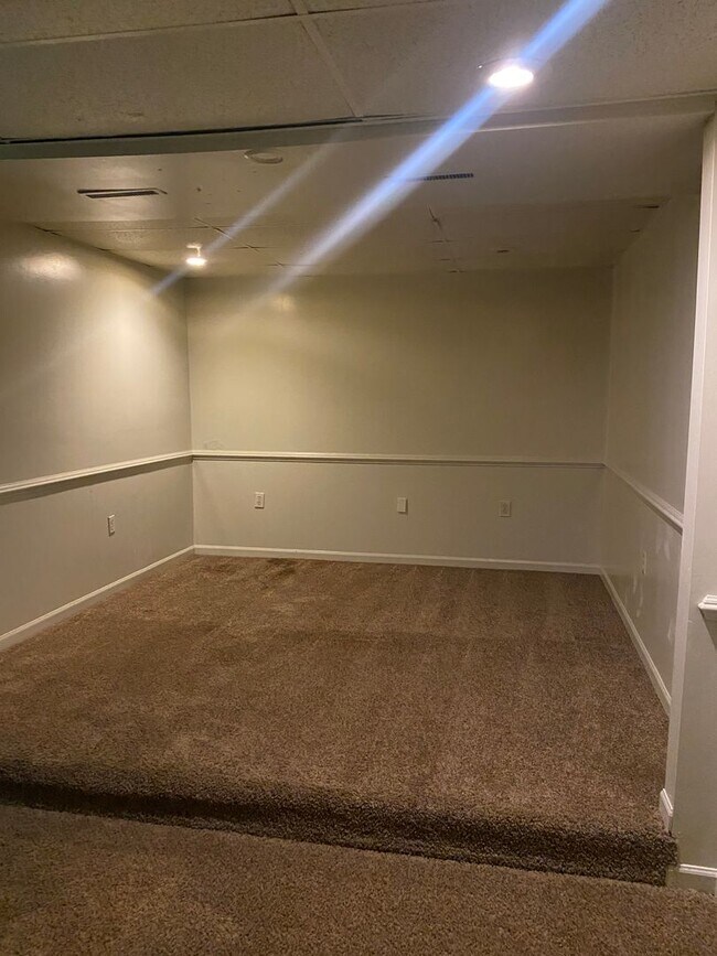 Foto del edificio - 607 Emerald Dr