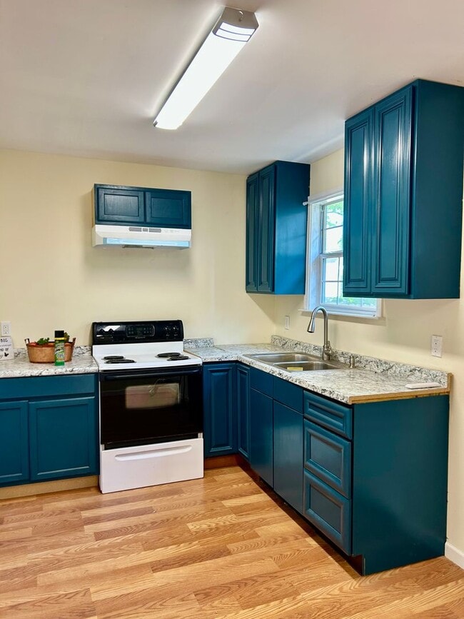 Building Photo - Renovated Shotgun Home