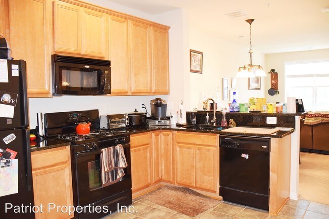 Foto del edificio - 19410 Diamond Lake Dr