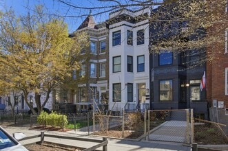 Building Photo - 1340 Kenyon St NW