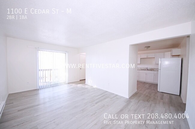 Foto del edificio - Upstairs Apartment In Central Location! Vi...