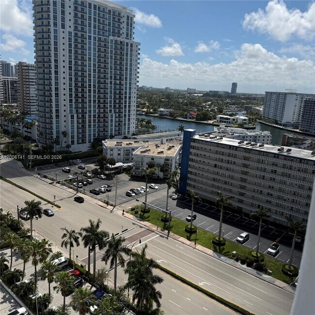 Foto del edificio - 1904 S Ocean Dr
