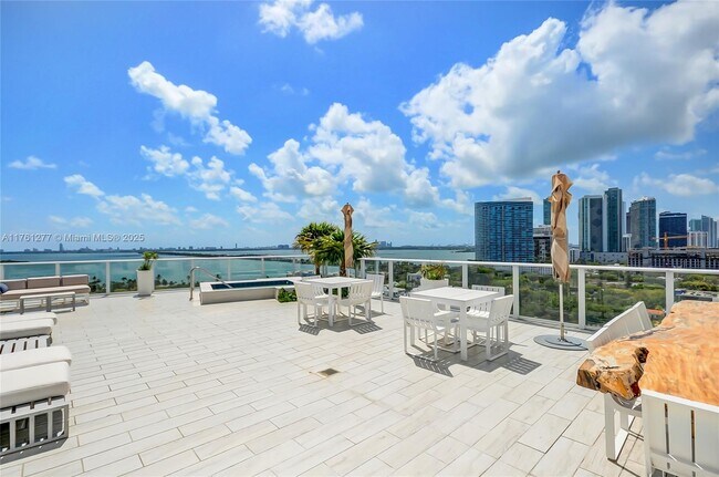 Foto del edificio - 4250 Biscayne Blvd