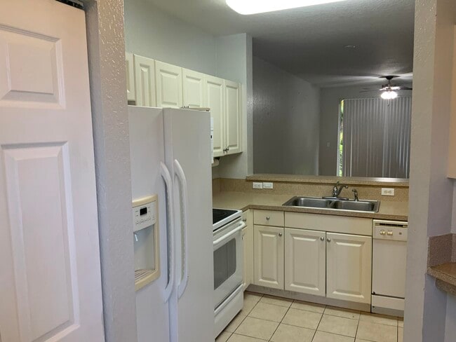 Building Photo - 3425 Sonoma Dr