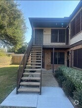 Building Photo - 709 Skylark Rd